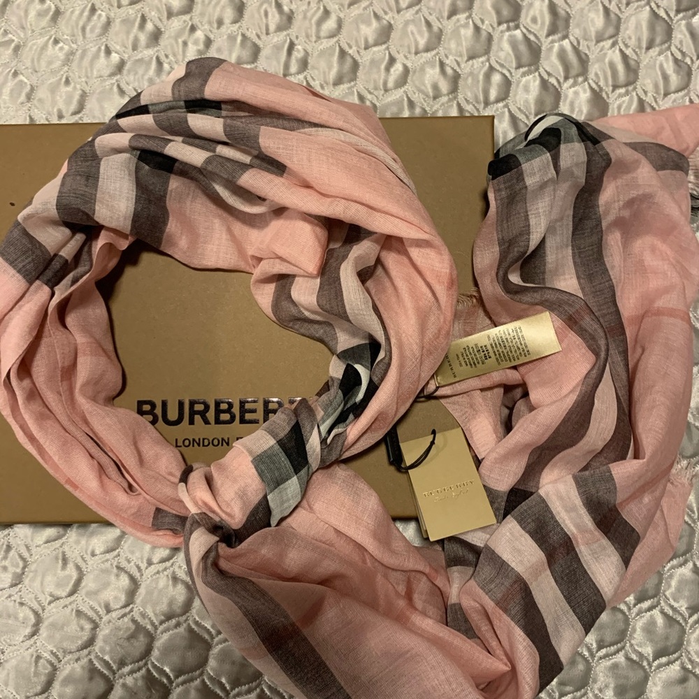 COPY - Brand new summer Burberry scarf